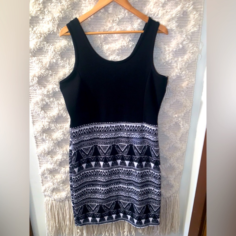 Stretchy Black and white Patterned Dress